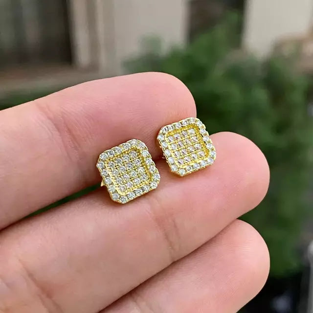 Brinco Quadrado Cravejado com 36 Pedras - Banho Ouro