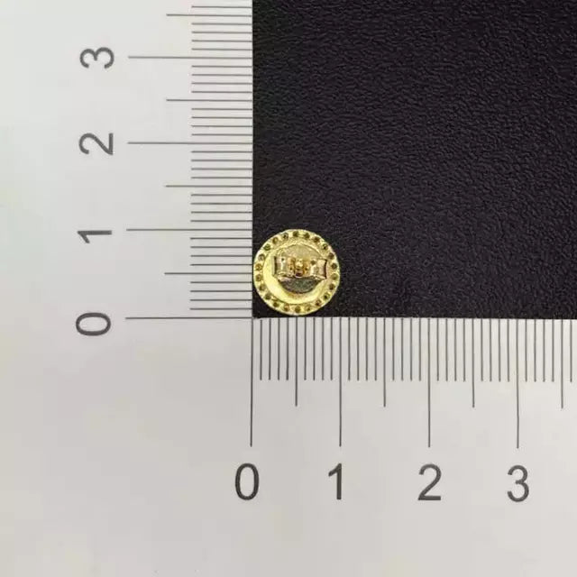Brinco Medalha Medusa Cravejado - Banho Ouro