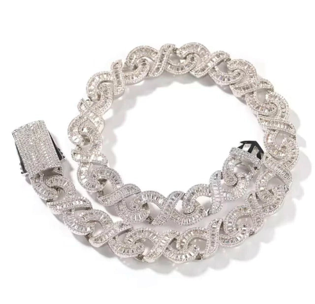 Colar Elos do Infinito com Pedras Brancas - Banho Prata