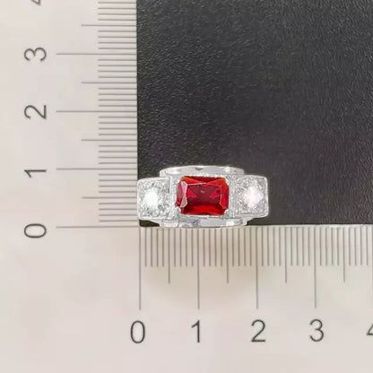 Anel Cravado c/ Pedra Vermelha - Banho Prata