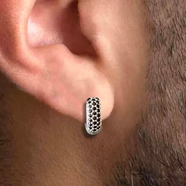 Brinco Argola Cravejada em Zircônia 52 Pedras Pretas - Banho Prata