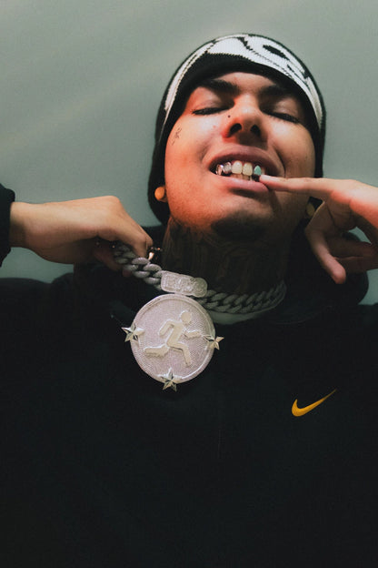 Corrente Cuban 20mm Cravejada com Pedras Brancas - Banho Prata