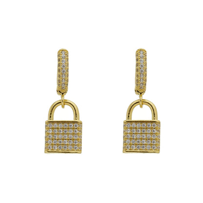 Brinco Argola Cravejada com Pingente de Cadeado Cravejado - Banho Ouro